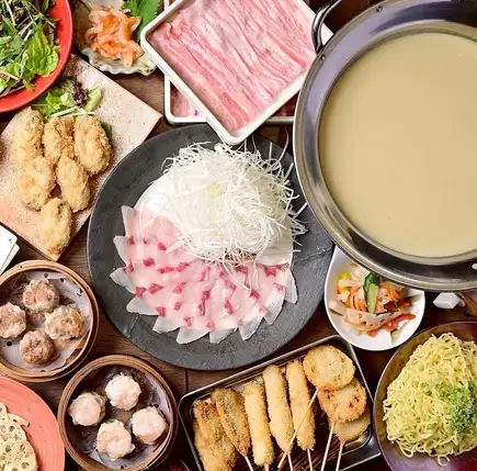 Reservations accepted from 5 PM to 6 PM. Winter Year-End Party: 120-minute all-you-can-drink included. Satisfaction Course: 12 dishes. 6000 yen (tax included).