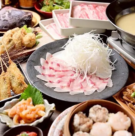 Reservations accepted from 5 PM to 6 PM. Winter Year-End Party: 120-minute all-you-can-drink special course (11 dishes total) - ¥7000 (tax included).