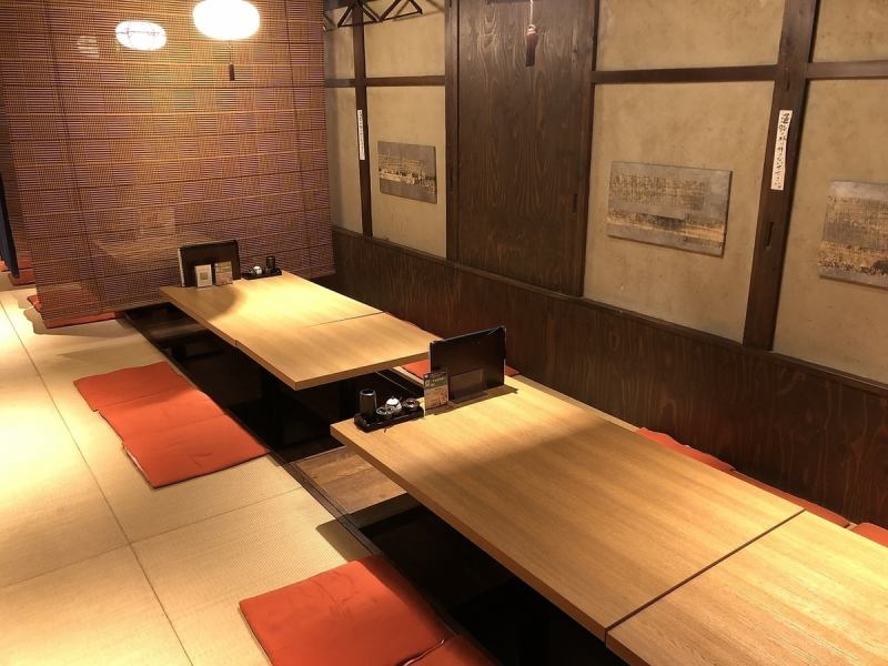 The sunken kotatsu seats on the second floor are partitioned by blinds, so you can relax and enjoy the flow of time.Accommodates up to 26 people.