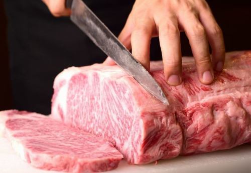 The finest A5 grade steaks and more! Enjoy a superb dinner time.