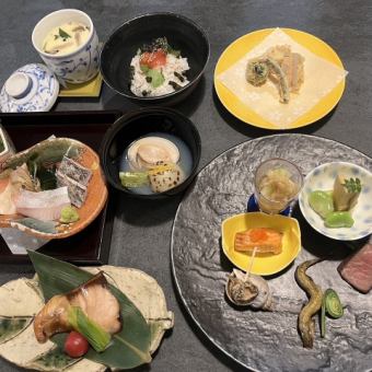 【壹岐套餐】前菜6种、盖饭、生鱼片、烧烤、甜点等8道菜品5,500日元（含税）♪