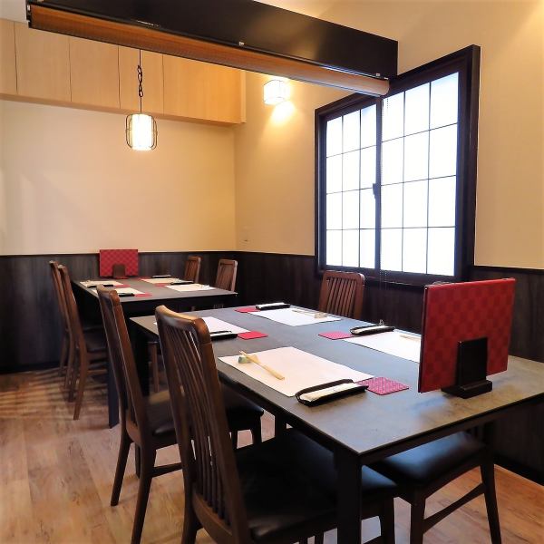 [We have a semi-private room that can accommodate up to 8 people] Please use it for a wide range of banquet scenes such as welcome and farewell parties, year-end parties, New Year's parties, hobbies, friends gathering, mothers' parties, etc. .Courses are available from 4000 yen (tax included).Please use the discount coupon that can be used by 4 people ♪