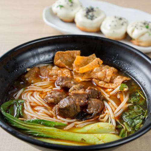 【本場の味】本場雲南省の伝統米線800円（税込み）～