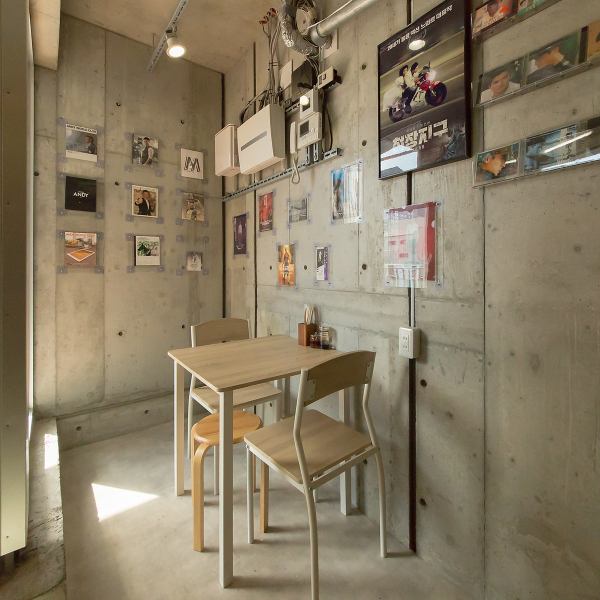 【友人との集まりは中華に】落ち着いた空間で、本格中華料理を堪能できるディナースポットです。テーブルを繋げれば、家族や友人との集まりにも最適。美味しい料理を囲みながら、心温まる会話を楽しむ贅沢な時間を提供します。特別なひとときをお求めの方にぴったりです。