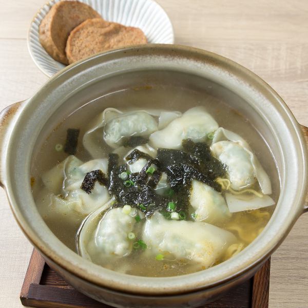 【伝統の人気メニュー】上海ワンタン980円（税込み）