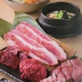 包含62種菜餚和時令沙拉吧的120分鐘自助晚餐套餐「聚會套餐」3,278日圓（含稅）