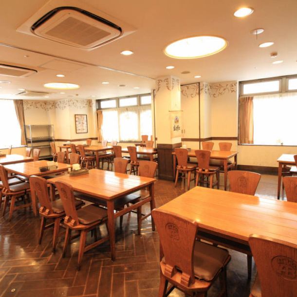 距离四日市站步行1分钟的啤酒餐厅，可预约举办私人宴会。我们根据人数提供座位 ★2楼为180,000日元，1楼为300,000日元。整栋大楼的租金为45万日元。