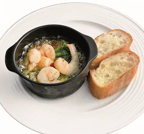 Shrimp and broccoli ajillo