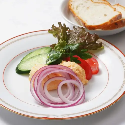 A blend of Camembert and cream cheese (Obatsuda)