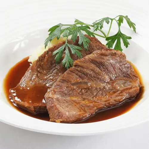 Braised domestic beef cheek in dark beer, served with mashed potatoes.