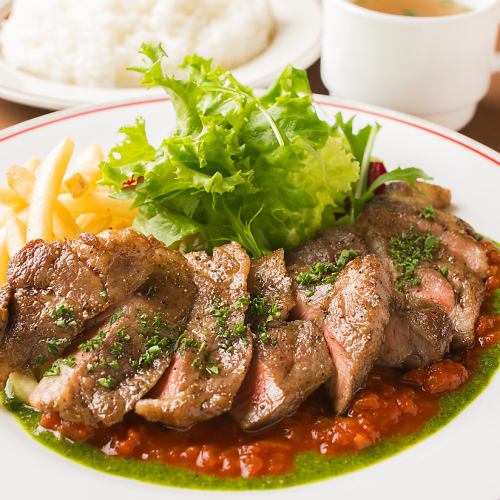 高级午餐♪[最高等级的伊比利亚猪肉牛排配番茄和罗勒酱] 1600日元（不含税）