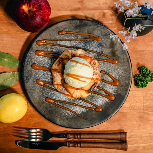 自家製アップルパイ～バニラアイスのせ～