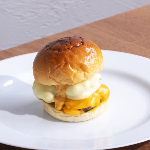 【グラスフェッドビーフ100%使用！ワンハンドバーガー】