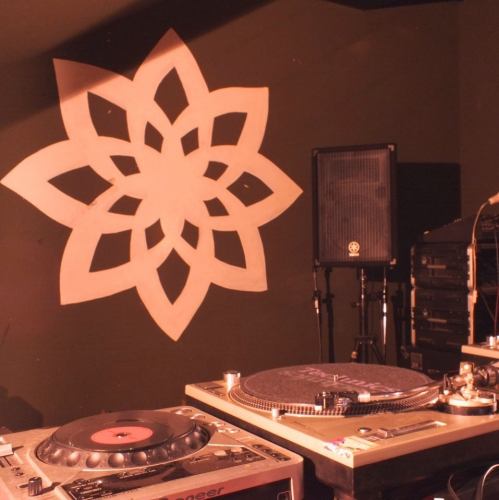 本格的DJブース完備♪