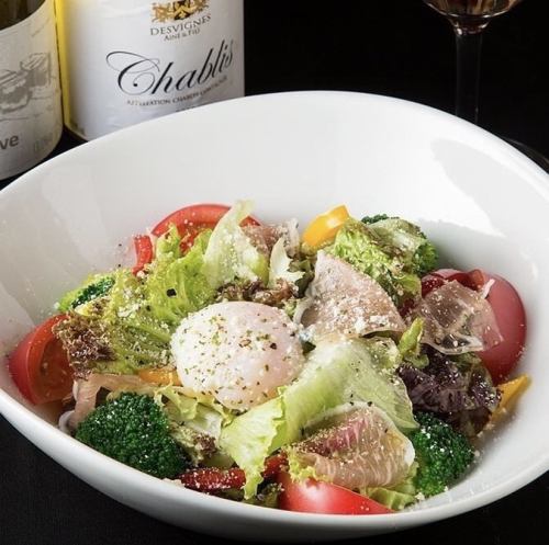 温泉たまごのシーザーサラダ