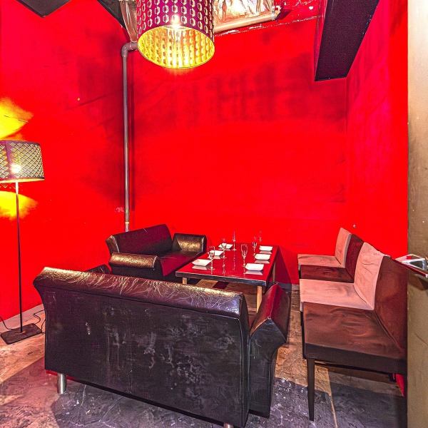 女性に大人気の個室は2名様よりご利用頂けます★プライベートな空間となっているため周りの気にすることなく、ご友人同士の会話をお楽しみいただくことができます！女子会や誕生日会といった利用シーンにピッタリなお席となっています！ぜひご利用ください♪