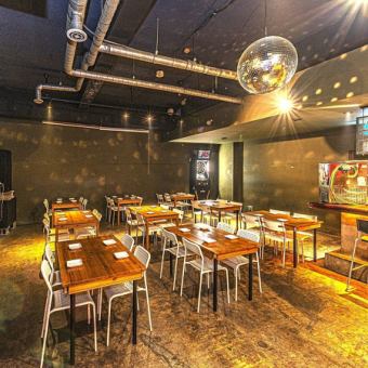 最大100名の団体様のご利用可能となっています！会社宴会といった団体様での飲み会や、結婚式の二次会などにも最適な空間となっています！ぜひご利用の際はお電話でお問い合わせをお願い致します。