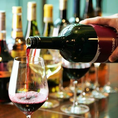 Approximately 80 types of Spanish and Italian wines are available!