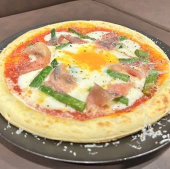계란, 아스파라, 생햄의 피자 비스마르크 스타일
