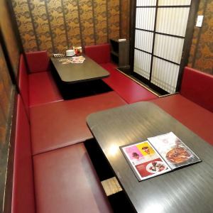 A dugout type party room that can seat up to 12 people ♪