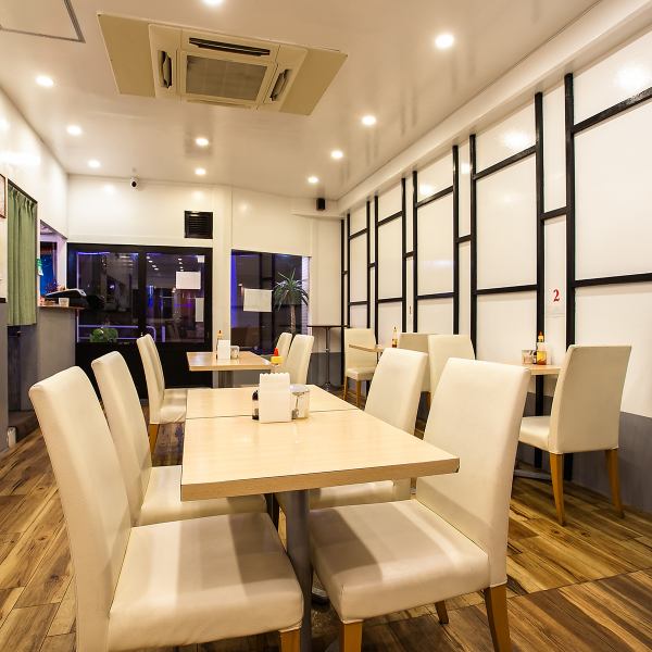 【◆◇～本格ベトナム料理店～◇◆】初めての方も来店いただきやすいアットホームな雰囲気です。全席テーブル席となっており、ゆっくりくつろげる空間となっております。家族や友達と楽しいひとときをお過ごしいただけます。スタッフ一同、心をこめておもてなしいたします。