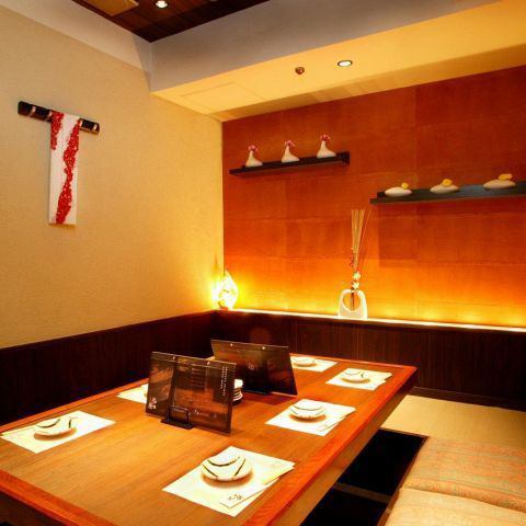 차분한 개인실에서 일식을! 명물 검은 털 일본소의 고기 초밥은 일품!