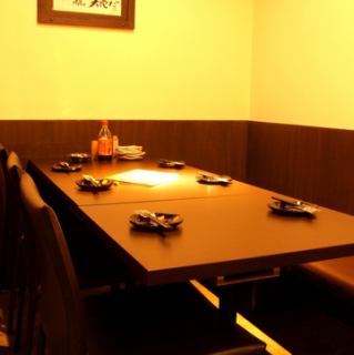 A standard table seat for 4 people ♪ It is a large table so you can enjoy your meal relaxedly!