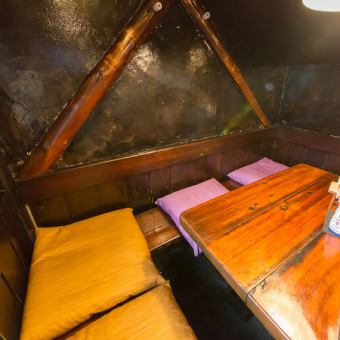 【1F　ベンチ】４名様席。
