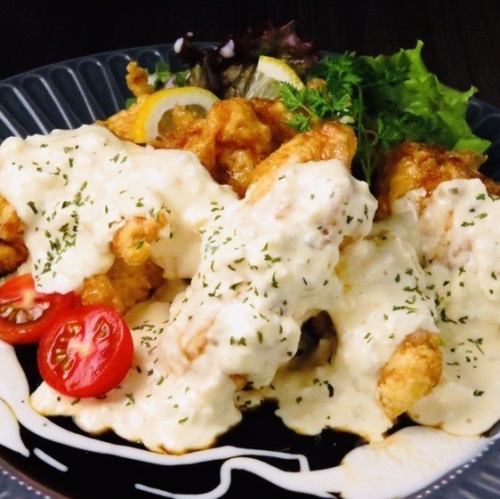 Chicken Nanban with plenty of egg and tartar sauce / Large minced cutlet of Japanese black beef