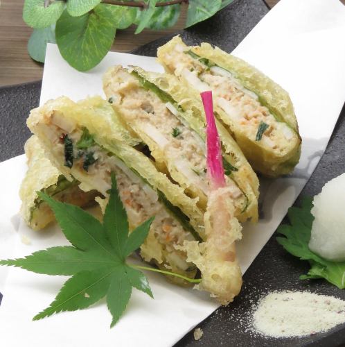 Deep-fried Himeji lotus root with pork