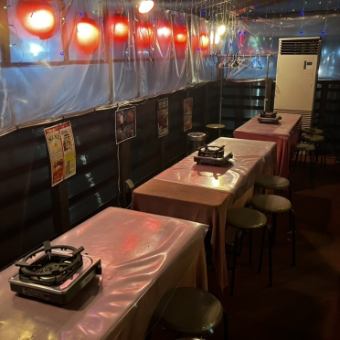 【喫煙席】冬も人気の川床席は要予約!!足元にはヒーターがございます!さいたま新都心を一望しながら食べる焼肉は絶品!喫煙可能、暖房完備、ごゆっくりお寛ぎいただけます!