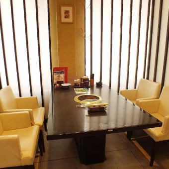 The interior of the store has a calm atmosphere with a chic atmosphere.The space with soft lighting is very popular for dates and girls' associations! Have a great time with the finest Japanese beef and delicious sake ♪