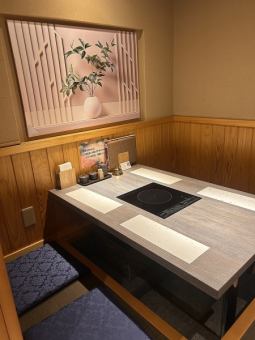 4名様のお席は二席ご用意しております。