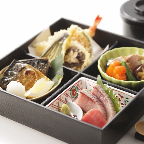 Lunch is available from 1000 yen.Full contents such as Shokado lunch!