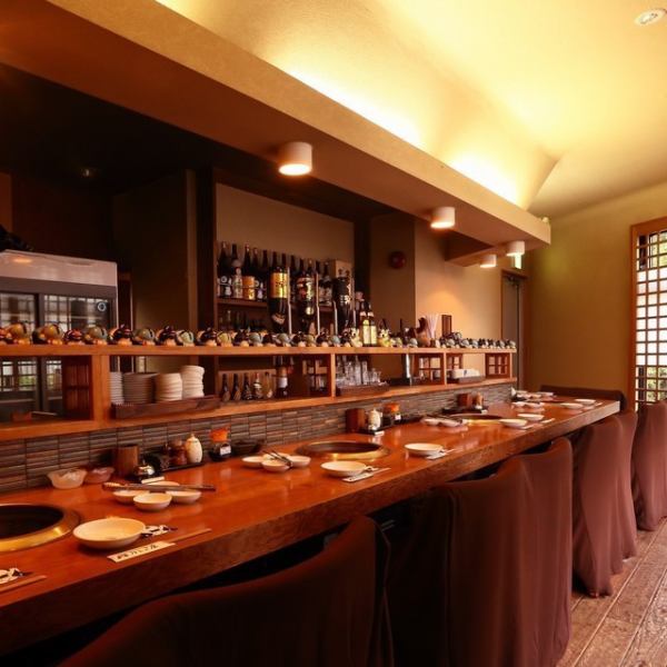 お一人様のご来店も大歓迎◎お仕事終わりのサク飲みやサク飯にもいかがでしょうか★お昼のご予約はお電話でどうぞ！！カウンターのお席は横並びで座れるので、デートや女子会でのご利用にもオススメです！