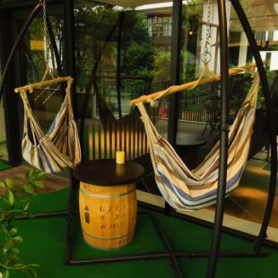 You can spend a more comfortable time with seats on artificial grass or hammock seats.
