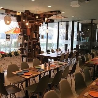 The store can also be rented out as a private space.It can be used for a variety of occasions, including wedding parties, wedding after-parties, and corporate parties.Wireless microphones and large monitors are also available! Sound output is also possible!