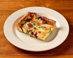 Spinach and bacon quiche pie