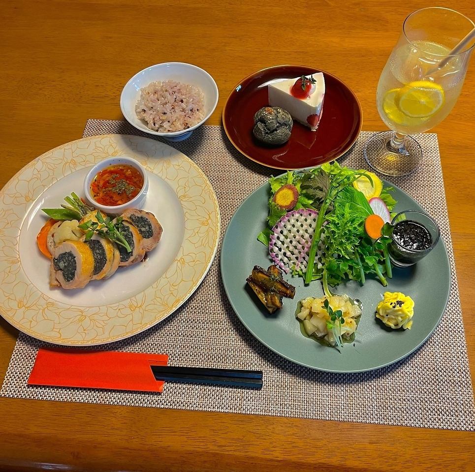 完全予約制、コース限定のお店です!