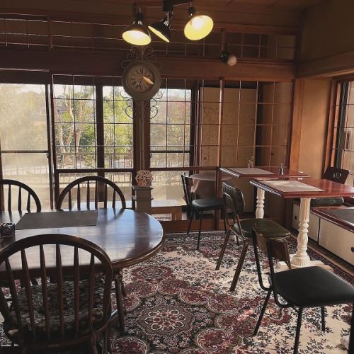 テイクアウトでケーキやタルトも！