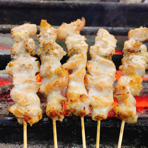 備長炭で焼き上げる焼き鳥