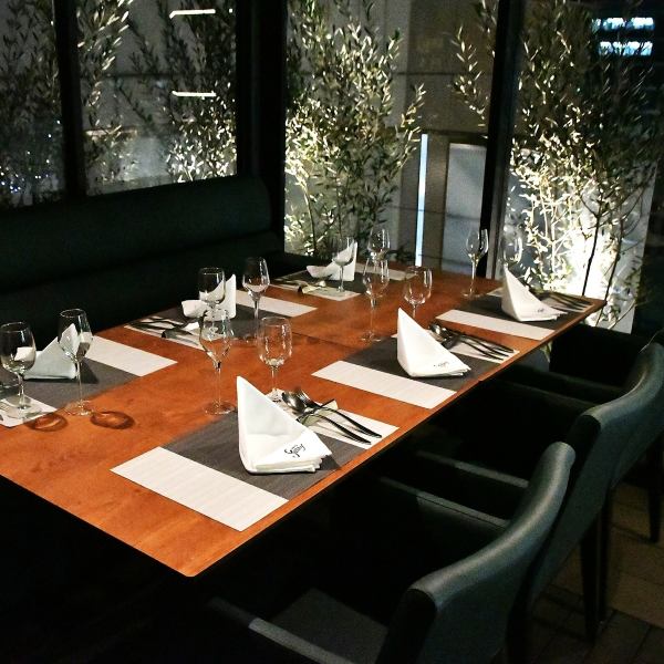 ウッドデッキのガーデンテラスからは、最上階ならではの名古屋駅周辺の夜景が目の前に広がります。名古屋駅スグの立地にも関わらず、ゆったりと余裕のある時間を過ごすことのできる新しいスタイルをご提案いたします。