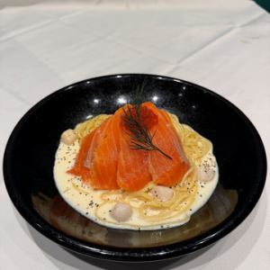 サーモンといくらのクリームパスタ