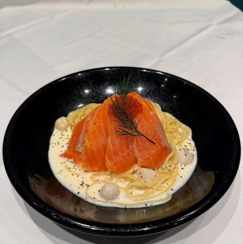 サーモンといくらのクリームパスタ