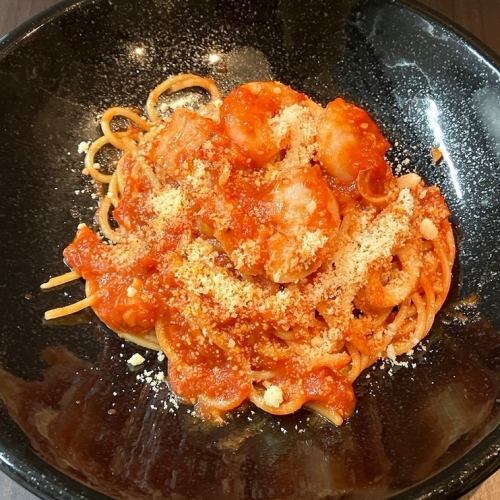 魚介のトマトソースパスタ