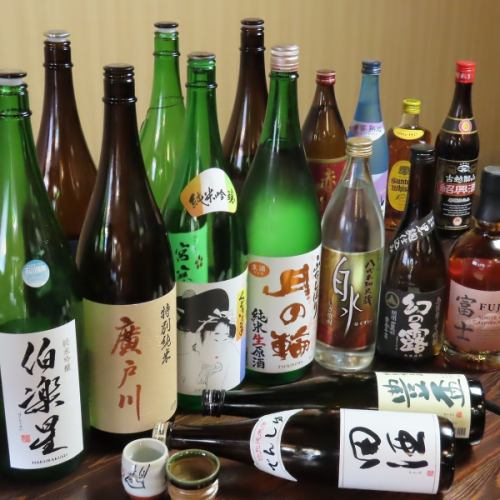 厳選地酒を豊富に取り揃え　530円(税込)～
