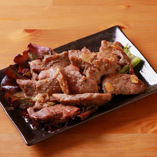 「牛の切り落しステーキ」はボリューム満点。お店独自の風味＆食べごたえ＆柔らか♪