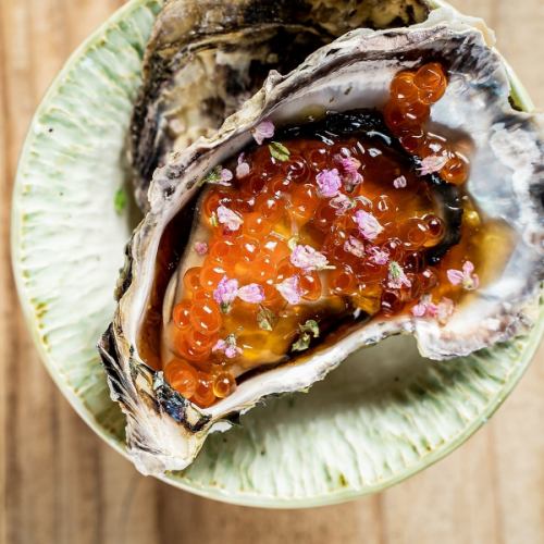 Oysters with shell using Hiroshima Oyster Komachi