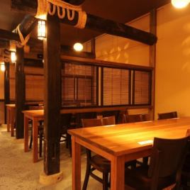 [Table seating, for 2 or more people] Seats that are convenient for celebrations and various banquets.There are table seats available to the right of the first floor entrance.Not only can we accommodate small groups, but we can also combine seats, so please feel free to use our restaurant for banquets of around 10 people.Our proud book