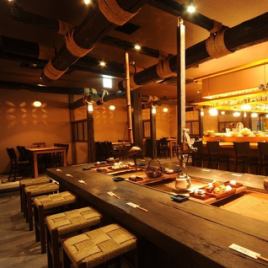 [Irori seating, up to 16 people] A special seat where you can enjoy lively conversation while eating your meal.There are 16 seats available, including a tasteful hearth.This is a fun seating experience where you can watch your ordered food being cooked over the hearth.It can accommodate small groups and is perfect for anything from company parties to special occasions.Enjoy a memorable time at Manpuku.